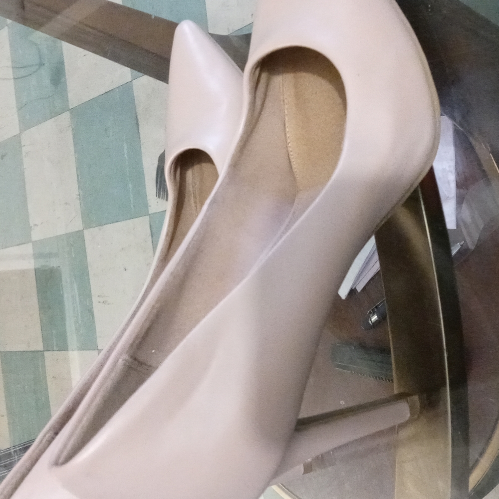 Pumps - Picture 3 of 4